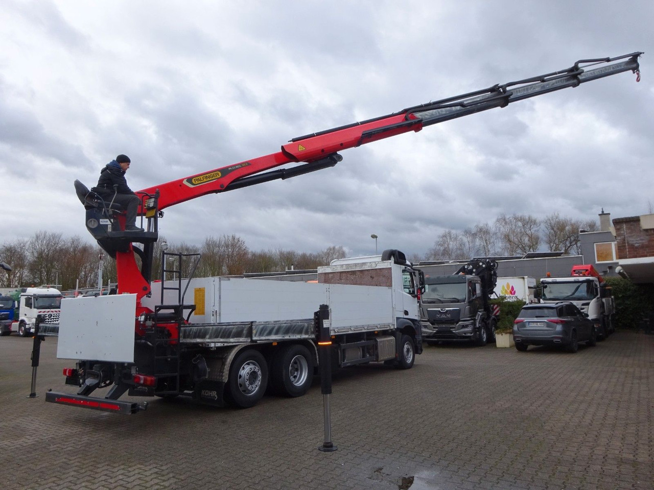 Mercedes-Benz 2648 Baustoffpritsche + PK 23001 TEC3 Kran Mercedes-Benz 2648 Baustoffpritsche + PK 23001 TEC3 Kran - Camion grue, Camion plateau: photos 2 Mercedes-Benz 2648 Baustoffpritsche + PK 23001 TEC3 Kran Mercedes-Benz 2648 Baustoffpritsche + PK 23001 TEC3 Kran - Camion grue, Camion plateau: photos 2
