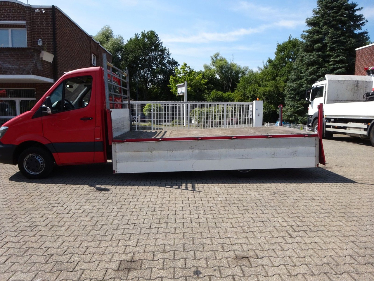 Mercedes-Benz Sprinter Pritsche 519CDI Bluetec 4x2 - Utilitaire plateau: photos 4 Mercedes-Benz Sprinter Pritsche 519CDI Bluetec 4x2 - Utilitaire plateau: photos 4