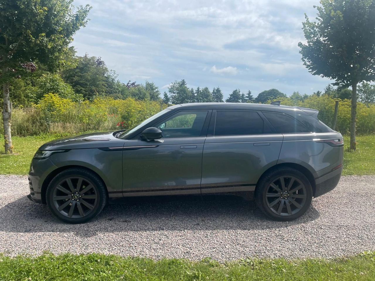 Land Rover Range Rover Velar R-Dynamic 3.0D 4WD Land Rover Velar R-Dynamic 3.0D 4WD *LKW zullasung: 2 sitze - SUV: photos 2 Land Rover Range Rover Velar R-Dynamic 3.0D 4WD Land Rover Velar R-Dynamic 3.0D 4WD *LKW zullasung: 2 sitze - SUV: photos 2