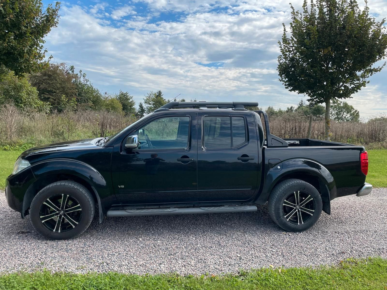 Nissan Navara Pickup Double Cab LE V6 4x4 LB - SUV: photos 2 Nissan Navara Pickup Double Cab LE V6 4x4 LB - SUV: photos 2