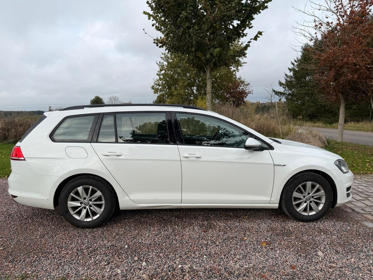 Volkswagen Golf VII Trendline BlueMotion - Voiture break: photos 5 Volkswagen Golf VII Trendline BlueMotion - Voiture break: photos 5