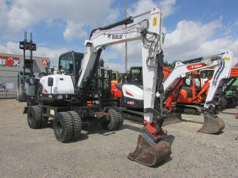 Bobcat E 57 W 35.000 EUR - Pelle sur pneus: photos 3 Bobcat E 57 W 35.000 EUR - Pelle sur pneus: photos 3