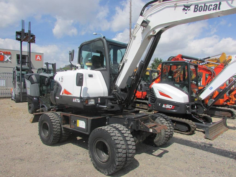 Bobcat E 57 W 35.000 EUR - Pelle sur pneus: photos 2 Bobcat E 57 W 35.000 EUR - Pelle sur pneus: photos 2