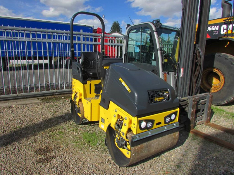 Bomag BW 90 AD-5 Walze / 21.500 EUR - Compacteur: photos 2 Bomag BW 90 AD-5 Walze / 21.500 EUR - Compacteur: photos 2