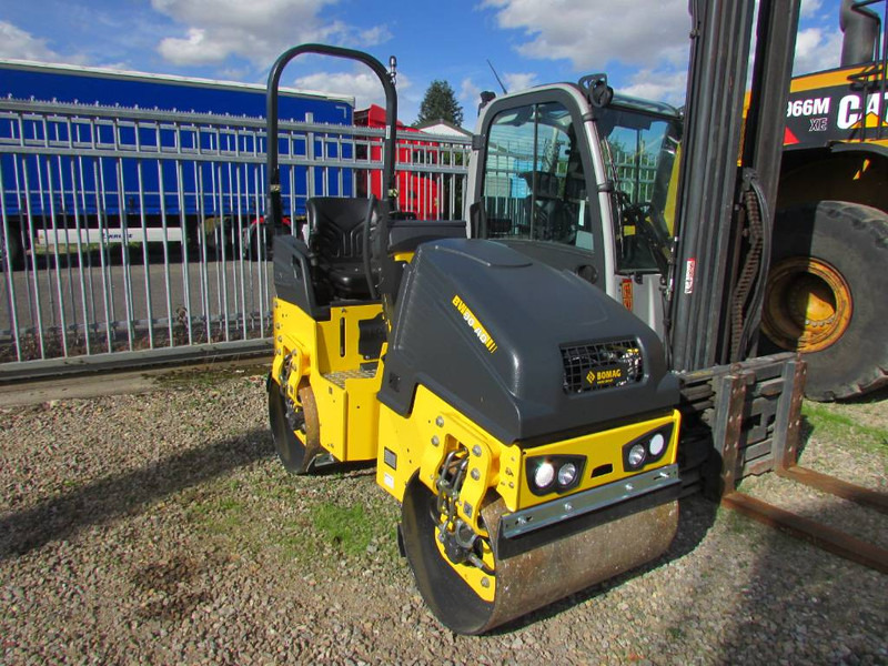 Bomag BW 90 AD-5 Walze / 22.000 EUR - Compacteur: photos 2 Bomag BW 90 AD-5 Walze / 22.000 EUR - Compacteur: photos 2