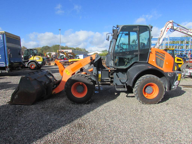 Komatsu WA 100 M-7 Radlader 28.000 EUR - Chargeuse sur pneus: photos 1 Komatsu WA 100 M-7 Radlader 28.000 EUR - Chargeuse sur pneus: photos 1