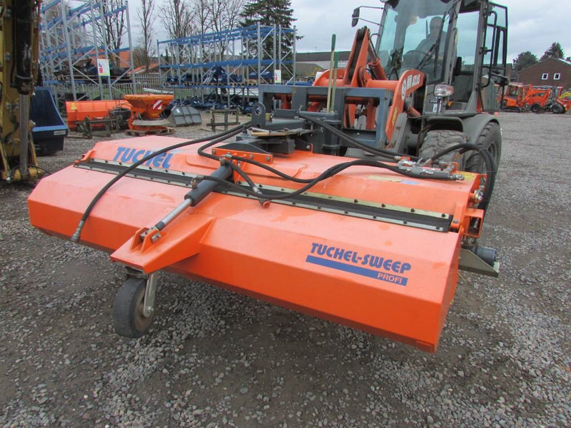 Tuchel Profi 600-230 Kehrbesen / 6.500 EUR - Brosse pour Engins de chantier: photos 1 Tuchel Profi 600-230 Kehrbesen / 6.500 EUR - Brosse pour Engins de chantier: photos 1
