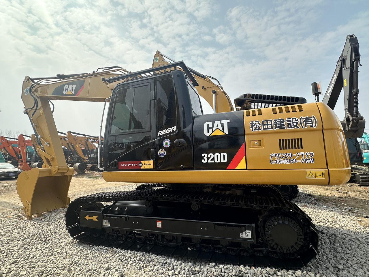 CATERPILLAR 320D2 - Pelle sur chenille: photos 1 CATERPILLAR 320D2 - Pelle sur chenille: photos 1