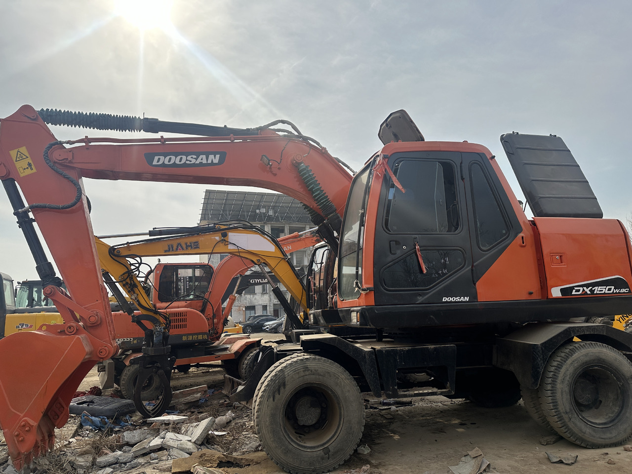 DOOSAN 150W - Pelle sur pneus: photos 1 DOOSAN 150W - Pelle sur pneus: photos 1