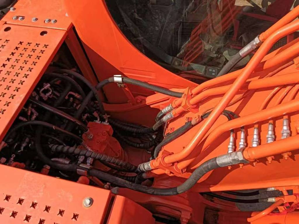 Doosan DX150 - Pelle sur chenille: photos 3 Doosan DX150 - Pelle sur chenille: photos 3
