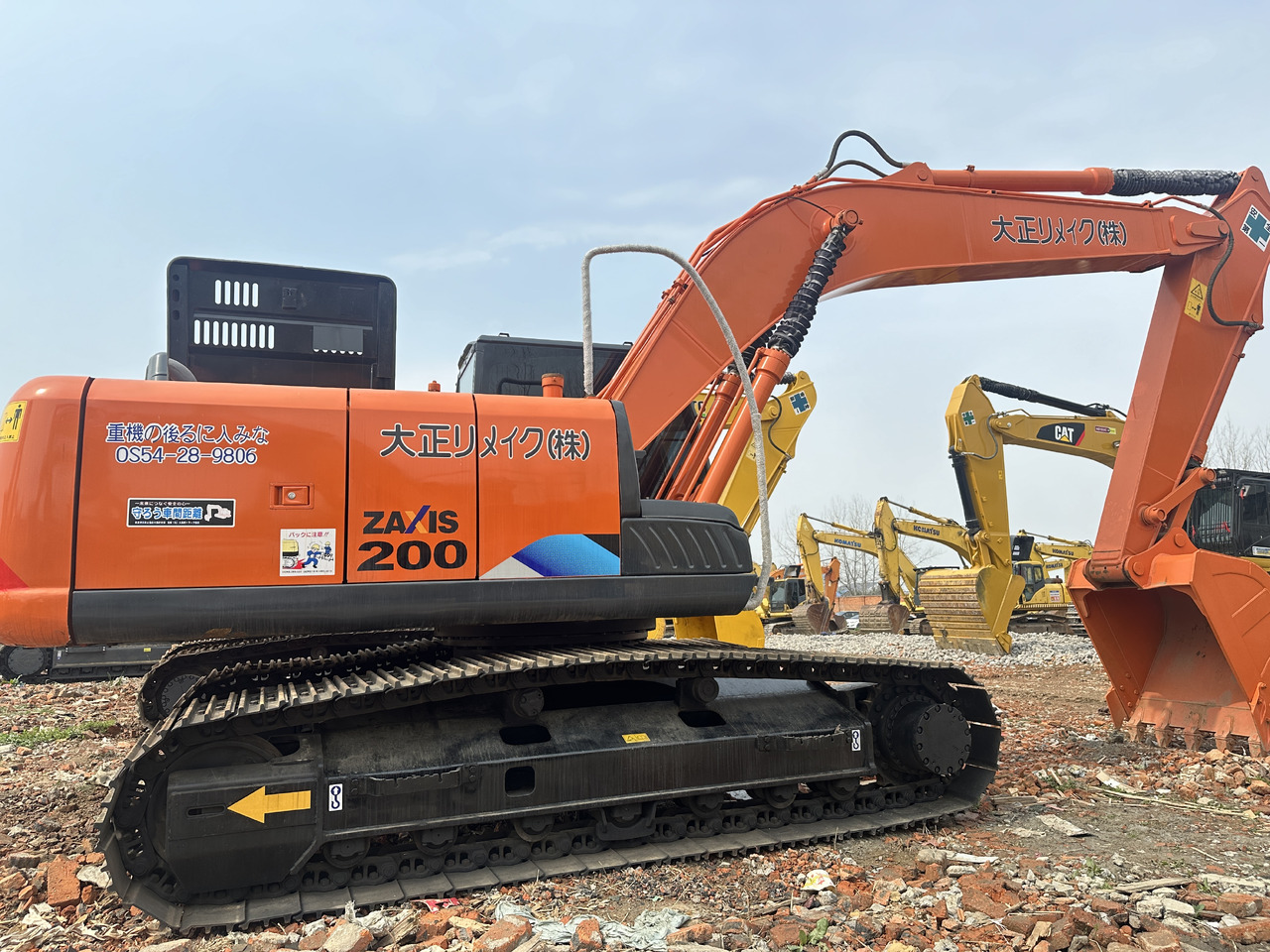 HITACHI ZX200-3 - Pelle sur chenille: photos 1 HITACHI ZX200-3 - Pelle sur chenille: photos 1