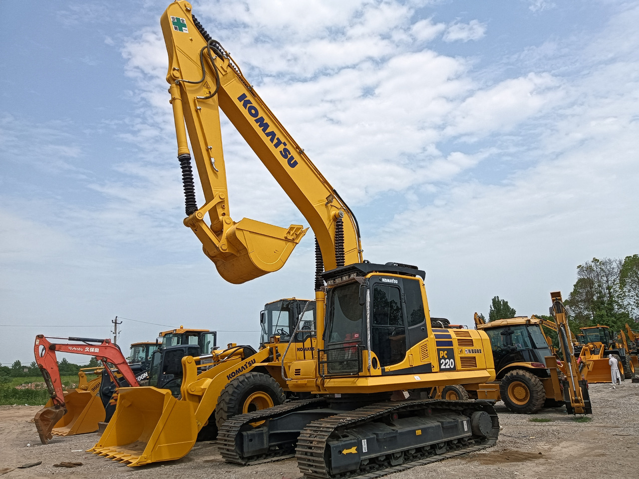 KOMATSU PC 220-8 - Pelle sur chenille: photos 1 KOMATSU PC 220-8 - Pelle sur chenille: photos 1