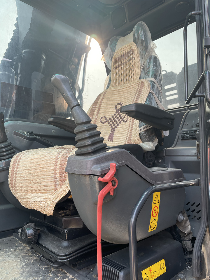 VOLVO EC140 - Pelle sur chenille: photos 5 VOLVO EC140 - Pelle sur chenille: photos 5