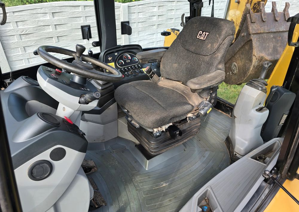 Caterpillar - Tractopelle: photos 2 Caterpillar - Tractopelle: photos 2