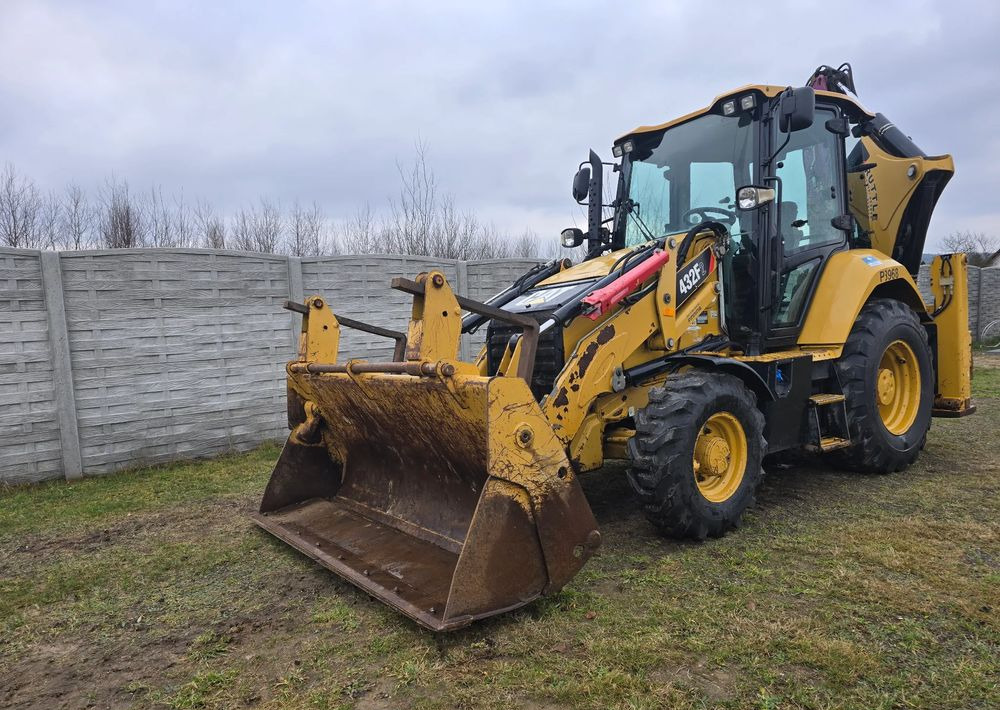 Caterpillar - Tractopelle: photos 1 Caterpillar - Tractopelle: photos 1