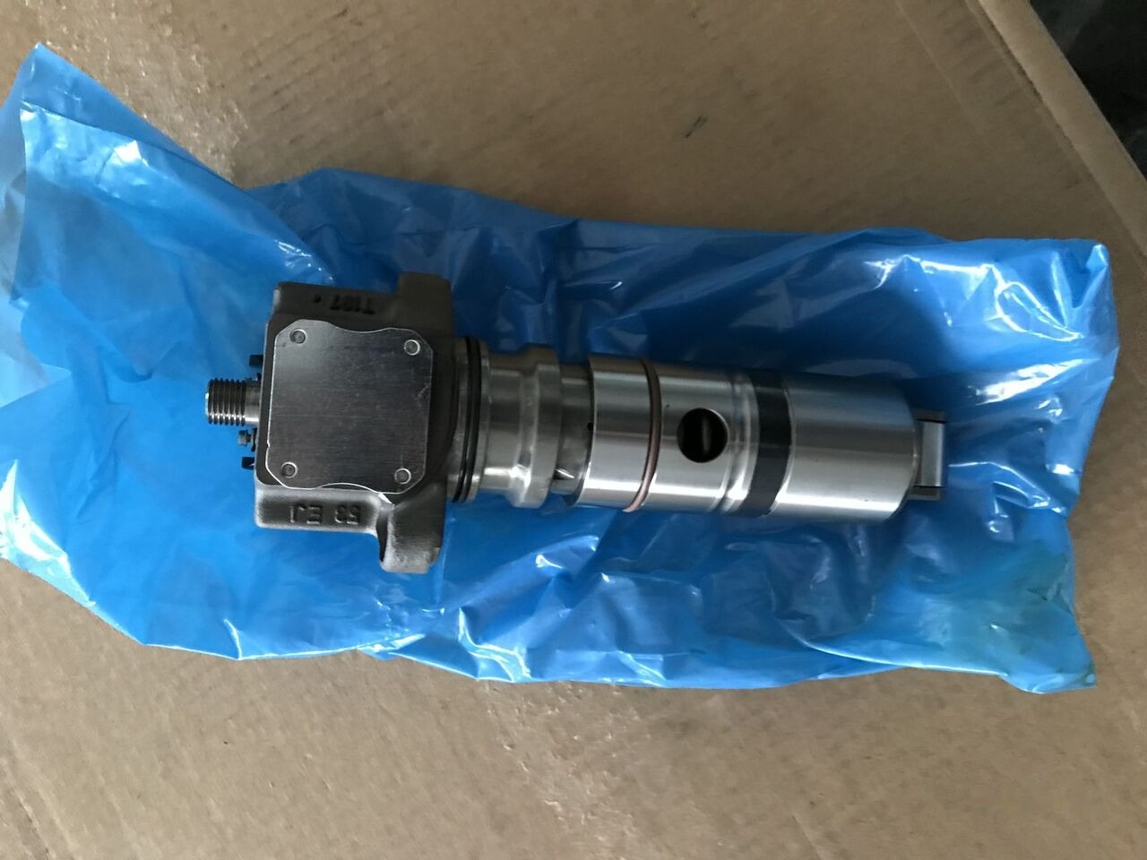 Bosch 2018 0280748802 Mercedes-Benz AXOR-ATEGO-ACTROS truck - Pompe à carburant pour Camion: photos 2 Bosch 2018 0280748802 Mercedes-Benz AXOR-ATEGO-ACTROS truck - Pompe à carburant pour Camion: photos 2