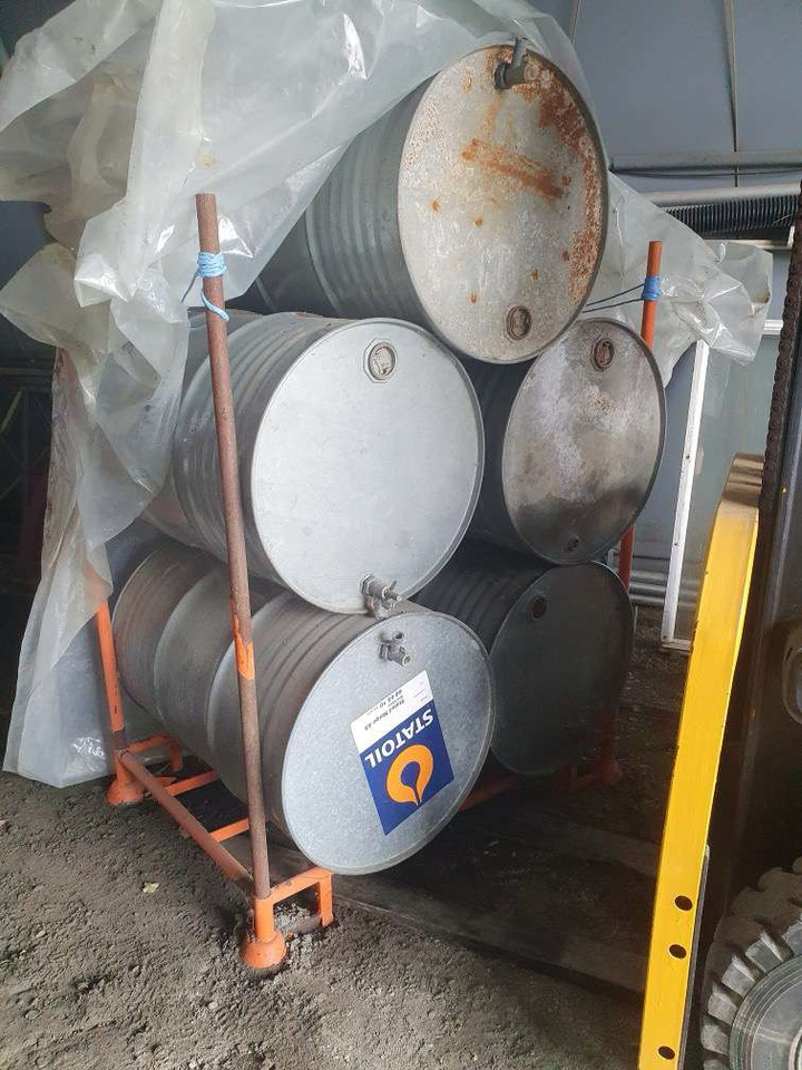 5 stk tank 200l - Outil/ Équipement: photos 1 5 stk tank 200l - Outil/ Équipement: photos 1