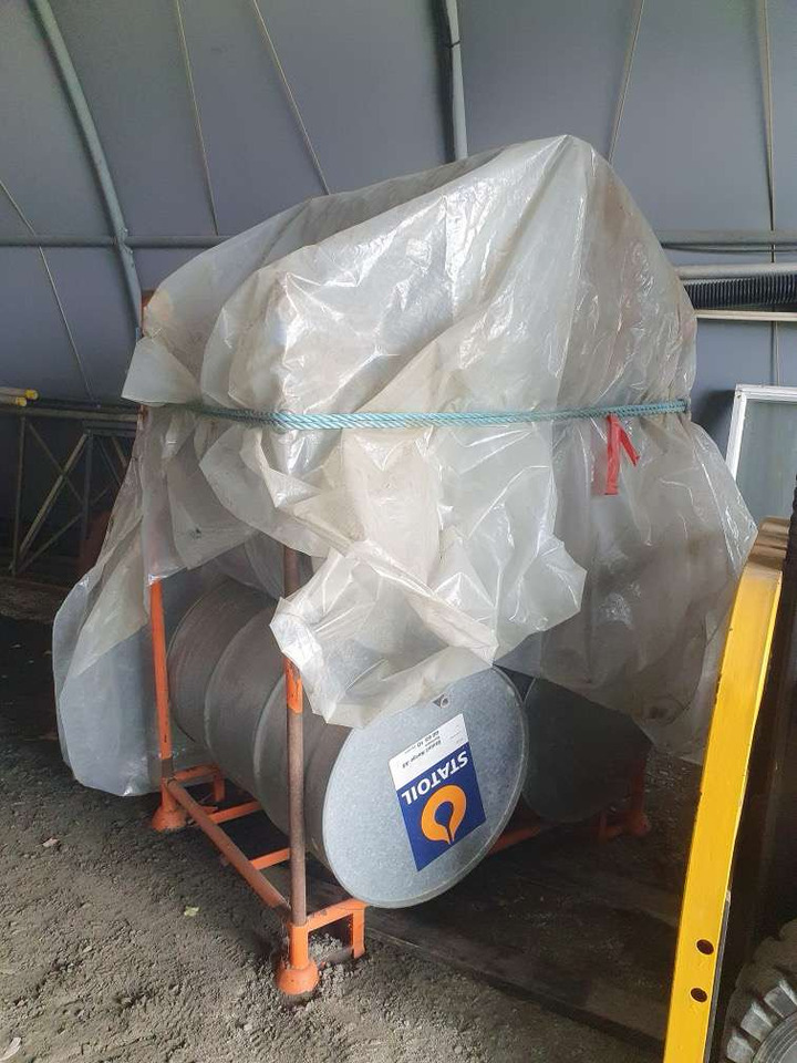 5 stk tank 200l - Outil/ Équipement: photos 2 5 stk tank 200l - Outil/ Équipement: photos 2