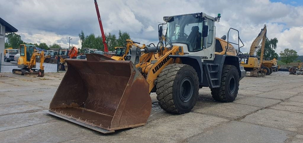 Liebherr L 550 - Chargeuse sur pneus: photos 1 Liebherr L 550 - Chargeuse sur pneus: photos 1