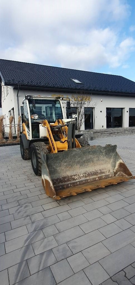Liebherr L504C - Chargeuse sur pneus: photos 1 Liebherr L504C - Chargeuse sur pneus: photos 1