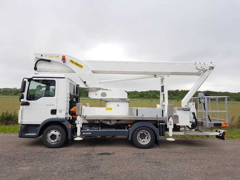 Palfinger P 300 KS - Camion avec nacelle: photos 1 Palfinger P 300 KS - Camion avec nacelle: photos 1