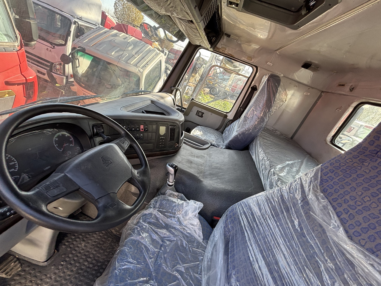 Camion malaxeur neuf HOWO: photos 6