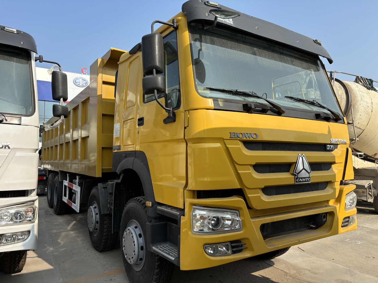SINOTRUK HOWO - Camion benne: photos 1 SINOTRUK HOWO - Camion benne: photos 1