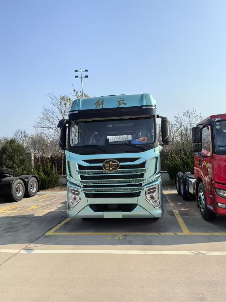 FAW - Tracteur routier: photos 2 FAW - Tracteur routier: photos 2