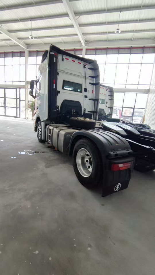 SHACMAN - Tracteur routier: photos 4 SHACMAN - Tracteur routier: photos 4