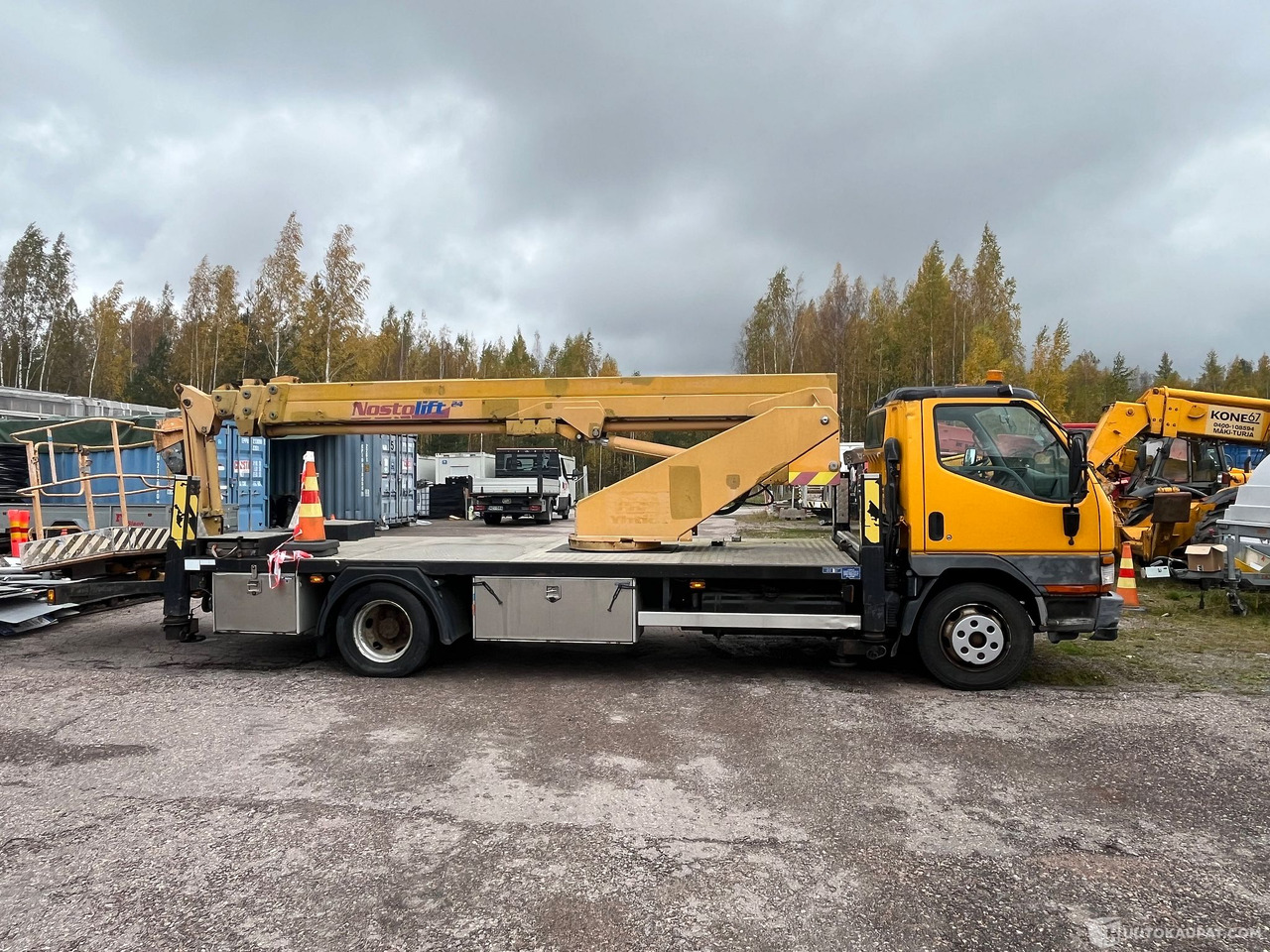 Mitsubishi CANTER-FE659H/420, nostokoriauto, nostin korjattavaksi, 2003, Vantaa - Camion: photos 5 Mitsubishi CANTER-FE659H/420, nostokoriauto, nostin korjattavaksi, 2003, Vantaa - Camion: photos 5