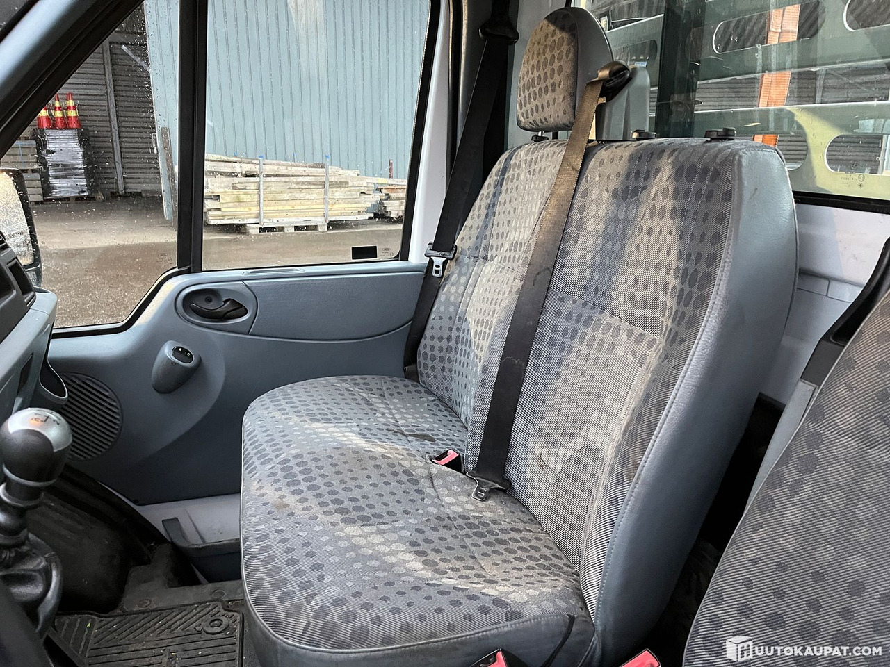 Utilitaire plateau Ford Transit flatbed, reg. year 2012, only 151,068 km, Tampere: photos 18 Utilitaire plateau Ford Transit flatbed, reg. year 2012, only 151,068 km, Tampere: photos 18