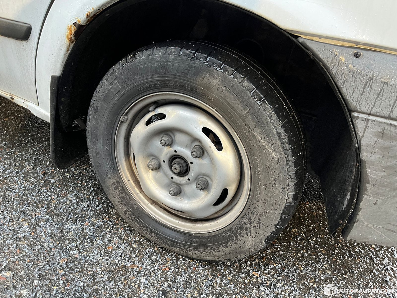 Utilitaire plateau Ford Transit flatbed, reg. year 2012, only 151,068 km, Tampere: photos 34 Utilitaire plateau Ford Transit flatbed, reg. year 2012, only 151,068 km, Tampere: photos 34