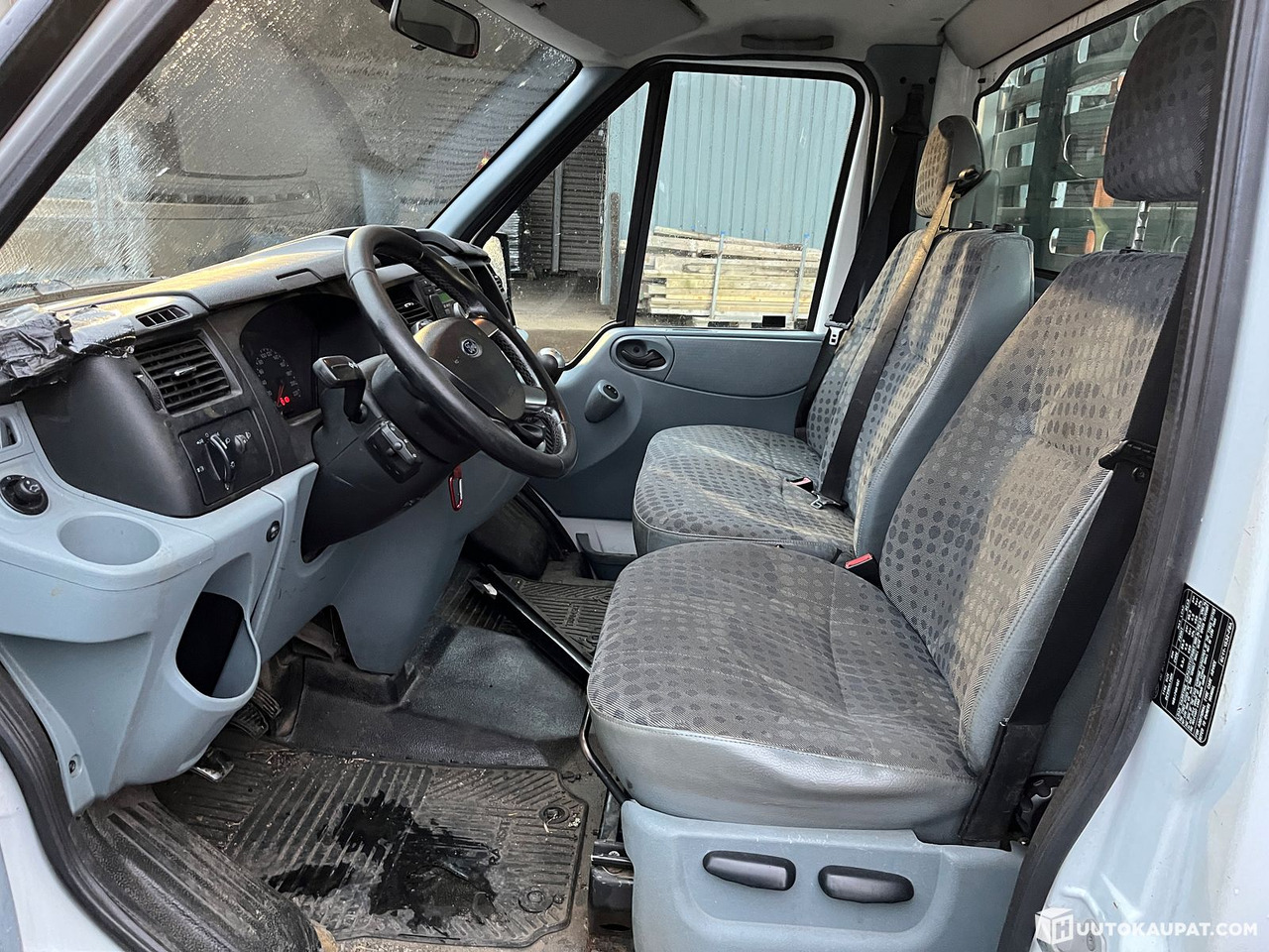 Utilitaire plateau Ford Transit flatbed, reg. year 2012, only 151,068 km, Tampere: photos 17 Utilitaire plateau Ford Transit flatbed, reg. year 2012, only 151,068 km, Tampere: photos 17