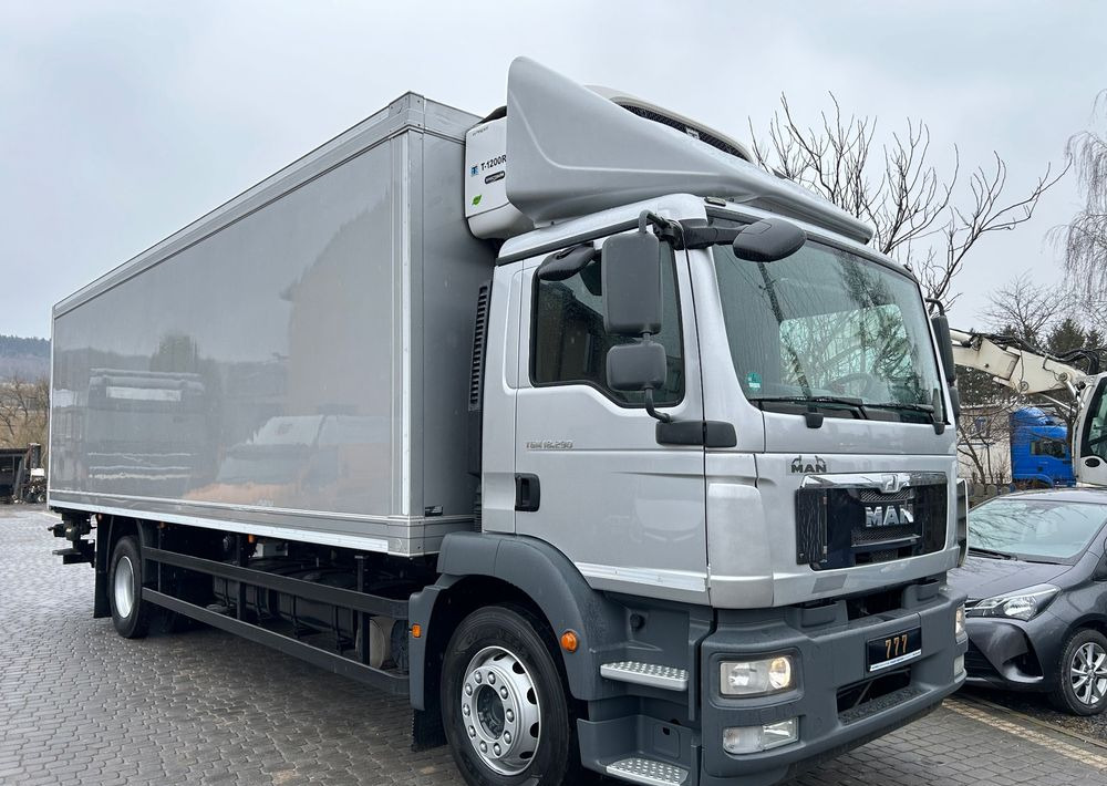 MAN TGM 18.290 TK 1200 R Spectrum THERMO King z Niemiec 8m / 20 palet / winda Klima / OKAZJA - Camion frigorifique: photos 2 MAN TGM 18.290 TK 1200 R Spectrum THERMO King z Niemiec 8m / 20 palet / winda Klima / OKAZJA - Camion frigorifique: photos 2