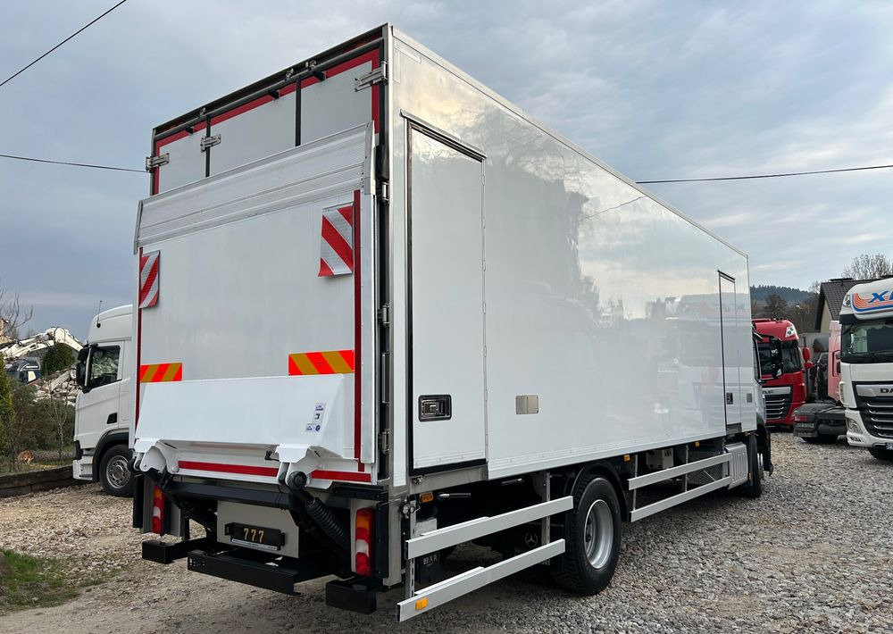 Mercedes-Benz Antos 1824 THERMO King DRZWI + winda + 2x drzwi boczne / 8.3m / z Holandii / KLIMA LEKKI / Axor man Tgm T1000-R - Camion frigorifique: photos 5 Mercedes-Benz Antos 1824 THERMO King DRZWI + winda + 2x drzwi boczne / 8.3m / z Holandii / KLIMA LEKKI / Axor man Tgm T1000-R - Camion frigorifique: photos 5
