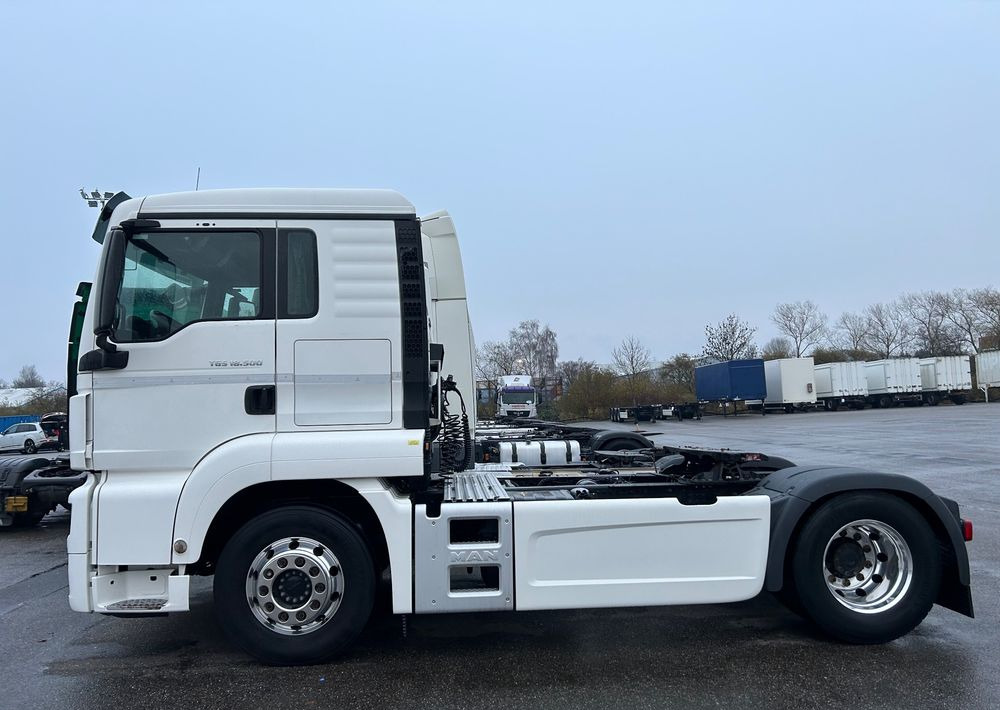 MAN TGS 18.500 TOP1 NAUKA JAZDY POLIFT ELKA AUTOMAT 4x2 STANDARD 315/70r22.5 SUPER STAN TGX 470 460 420 430 500 510 400 360 410 - Tracteur routier: photos 3 MAN TGS 18.500 TOP1 NAUKA JAZDY POLIFT ELKA AUTOMAT 4x2 STANDARD 315/70r22.5 SUPER STAN TGX 470 460 420 430 500 510 400 360 410 - Tracteur routier: photos 3