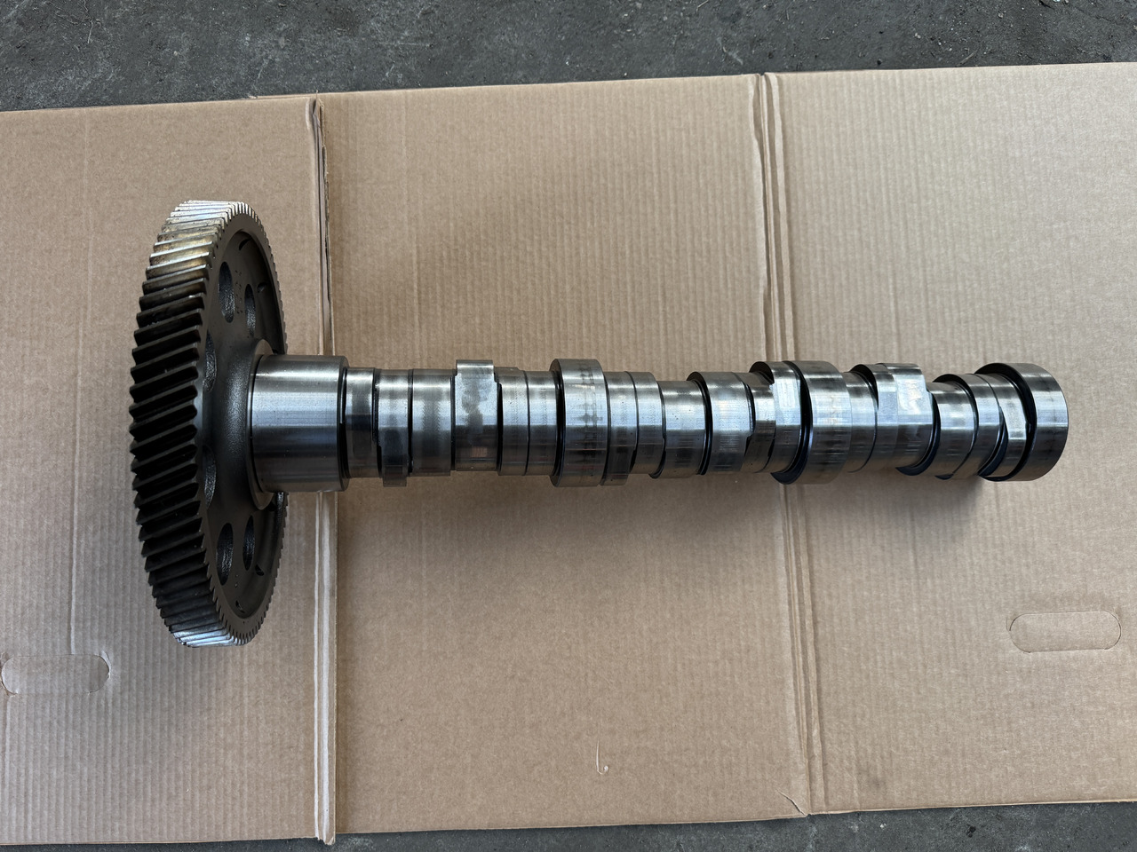 Mercedes Actros MP 2 MP 3 - Arbre à cames: photos 3 Mercedes Actros MP 2 MP 3 - Arbre à cames: photos 3