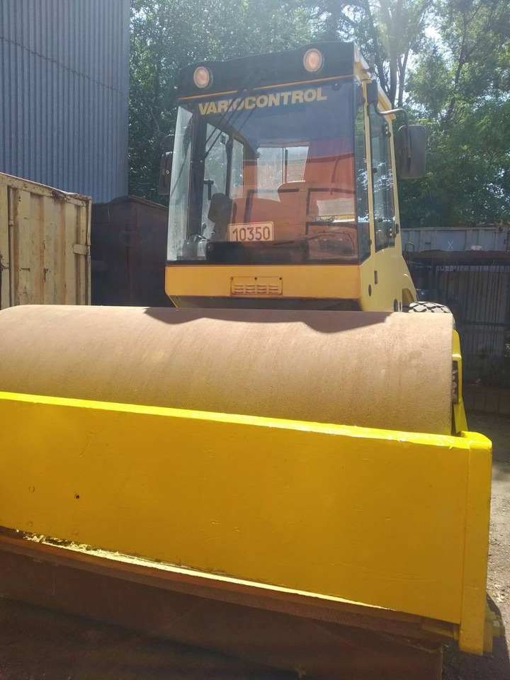 BOMAG BW 213 DH-4 - Compacteur à pieds de mouton/ Monocylindre: photos 2 BOMAG BW 213 DH-4 - Compacteur à pieds de mouton/ Monocylindre: photos 2