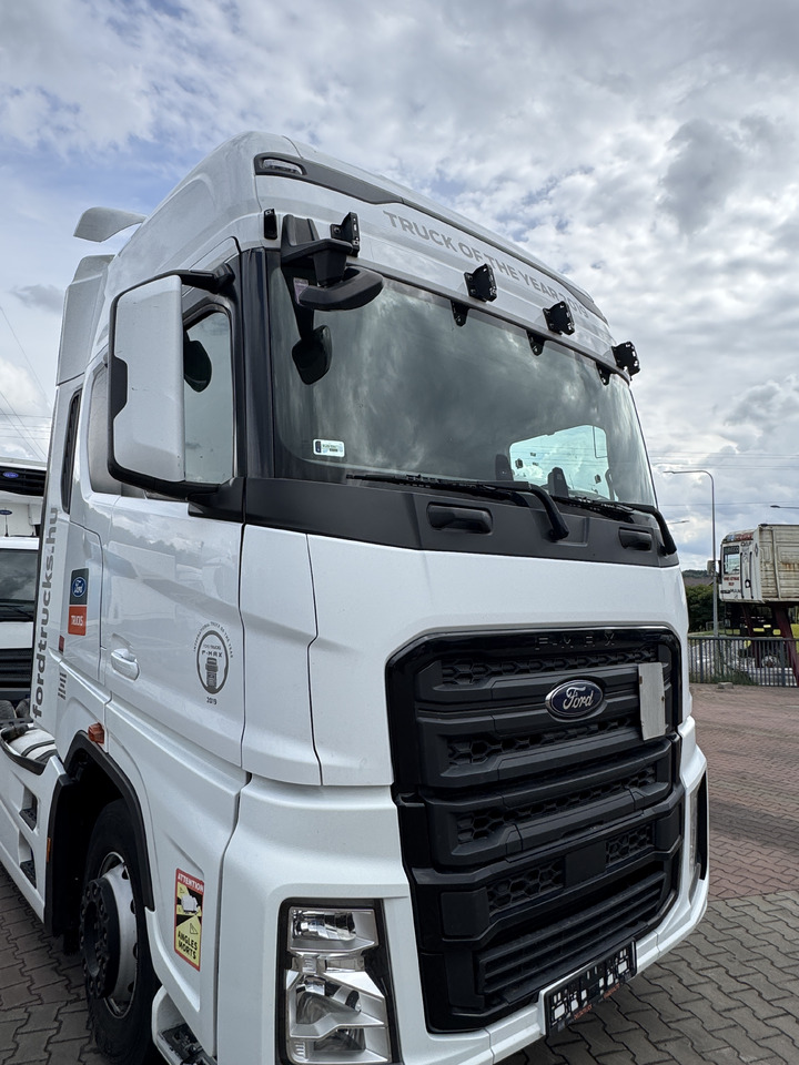 FORD F-MAX TRUCKS 500 - Cabine: photos 1 FORD F-MAX TRUCKS 500 - Cabine: photos 1