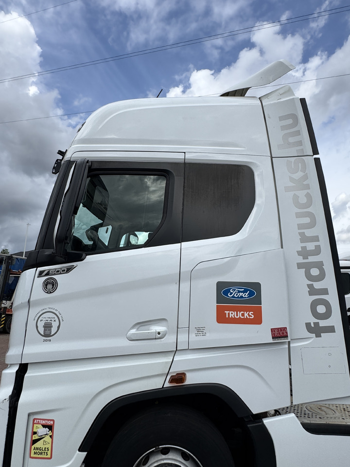 FORD F-MAX TRUCKS 500 - Cabine: photos 4 FORD F-MAX TRUCKS 500 - Cabine: photos 4