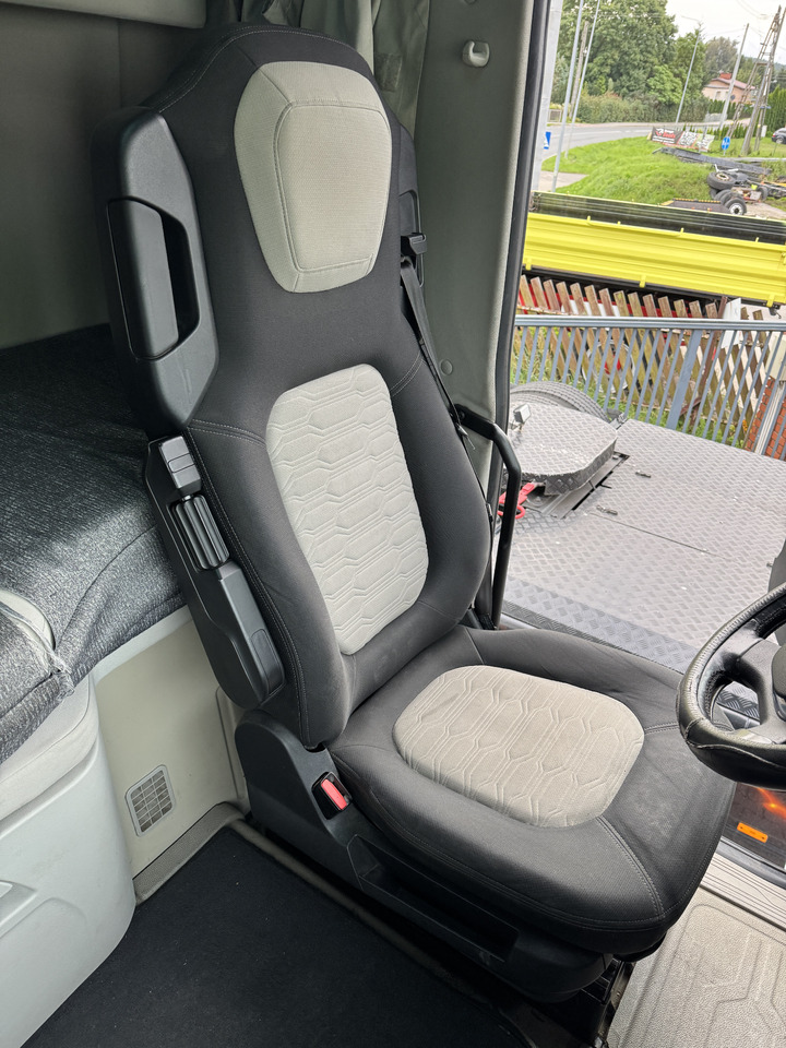 Ford F-Max 500 - Cabine et intérieur: photos 1 Ford F-Max 500 - Cabine et intérieur: photos 1