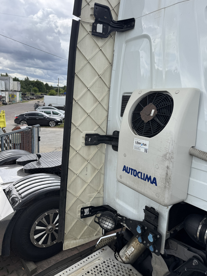 Ford F-Max Cargo - Aérodynamique/ Spoilers pour Camion: photos 3 Ford F-Max Cargo - Aérodynamique/ Spoilers pour Camion: photos 3