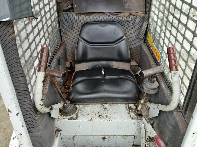 Gehl 1640 - Mini chargeuse: photos 3 Gehl 1640 - Mini chargeuse: photos 3