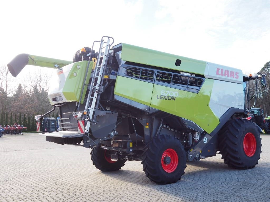 Claas Lexion 6700 + V930 - Moissonneuse-batteuse: photos 3 Claas Lexion 6700 + V930 - Moissonneuse-batteuse: photos 3