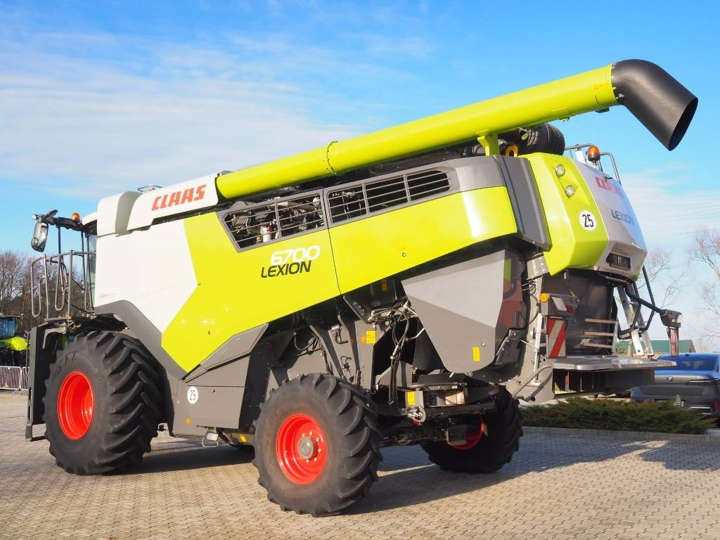 Claas Lexion 6700 + V930 - Moissonneuse-batteuse: photos 2 Claas Lexion 6700 + V930 - Moissonneuse-batteuse: photos 2