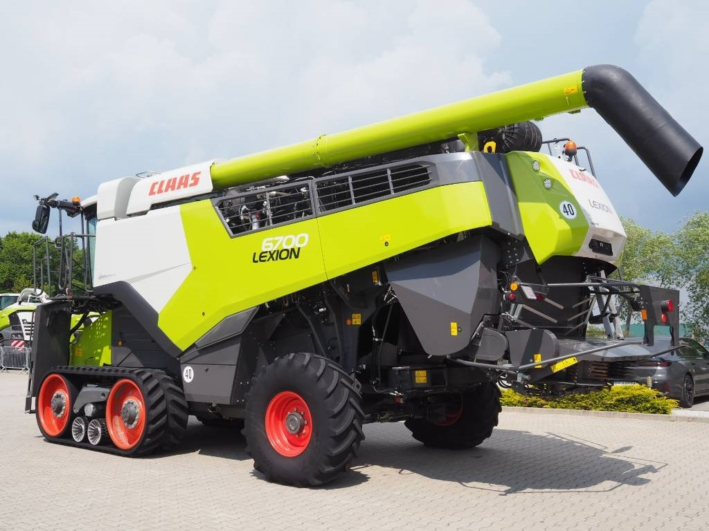 Claas Lexion 6700TT GPS + V930 - Moissonneuse-batteuse: photos 2 Claas Lexion 6700TT GPS + V930 - Moissonneuse-batteuse: photos 2