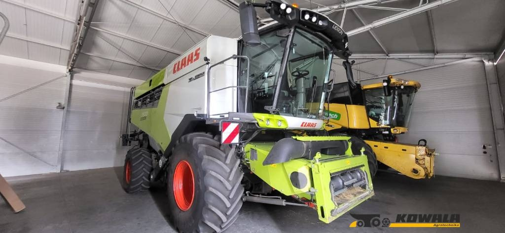 Claas Lexion 7500 + V930 - Moissonneuse-batteuse: photos 1 Claas Lexion 7500 + V930 - Moissonneuse-batteuse: photos 1