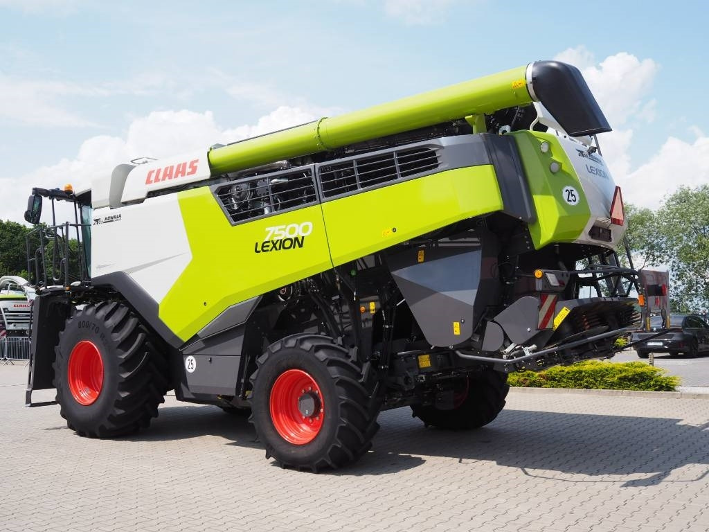 Claas Lexion 7500 + V930 - Moissonneuse-batteuse: photos 2 Claas Lexion 7500 + V930 - Moissonneuse-batteuse: photos 2