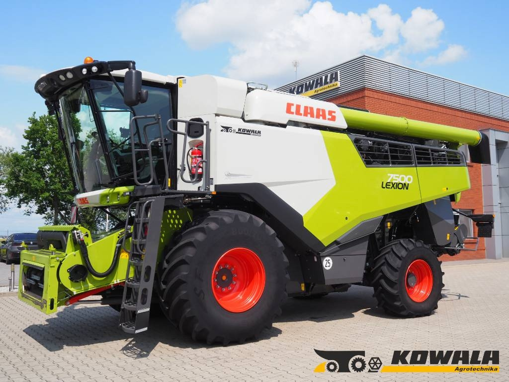 Claas Lexion 7500 + V930 - Moissonneuse-batteuse: photos 1 Claas Lexion 7500 + V930 - Moissonneuse-batteuse: photos 1