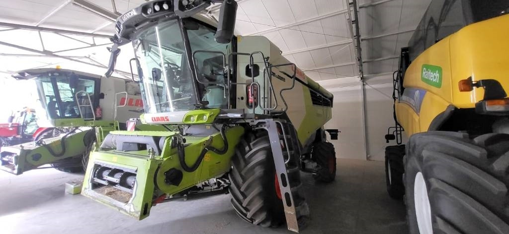 Claas Lexion 7500 + V930 - Moissonneuse-batteuse: photos 2 Claas Lexion 7500 + V930 - Moissonneuse-batteuse: photos 2